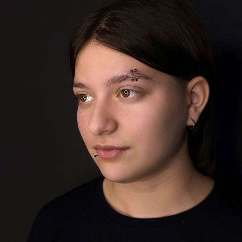 Eyebrow and labret piercing with a minimal, well-balanced look. Each piece was positioned to complement the client’s features, creating a soft facial accent with accurate placement and comfortable healing in mind.