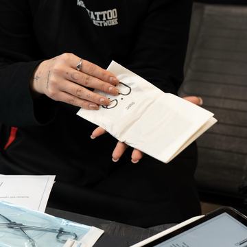 Piercing course materials and jewellery guide