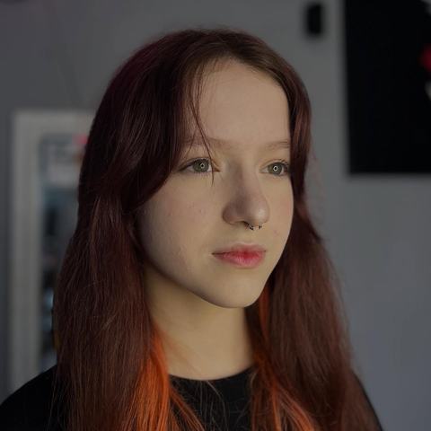 Septum piercing with a clean, minimal jewellery choice that gives the face a subtle alternative accent. Precise placement and sterile conditions helped create a neat, balanced result.