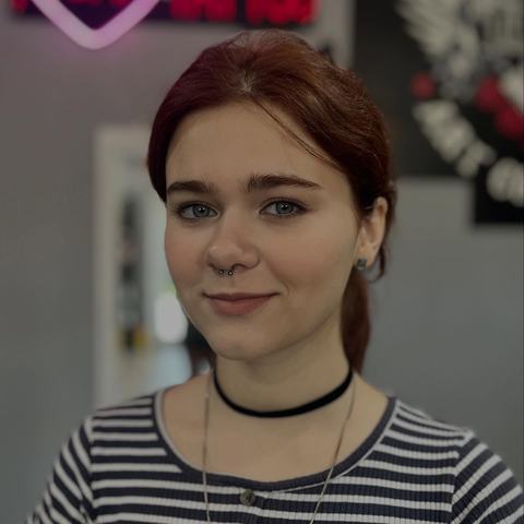 Septum piercing with a delicate, symmetrical finish that suits the client’s features and style. The jewellery was placed carefully for a clean look, with aftercare advice for comfortable healing.