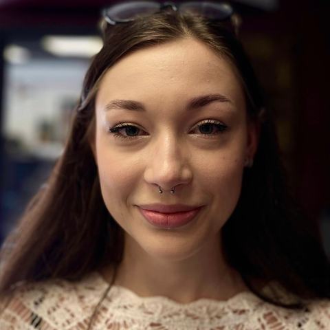 Septum piercing with a soft, balanced finish that suits the client’s facial features naturally. Precise placement and delicate jewellery create a clean look under sterile studio conditions.