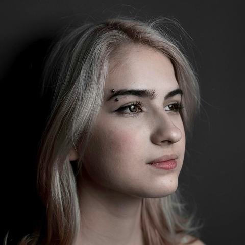 Eyebrow piercing with dark, minimal jewellery for a sharp and stylish accent. Accurate placement and sterile technique helped create a neat result that sits naturally with the facial lines.