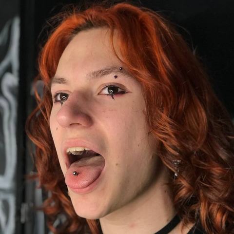 Eyebrow and tongue piercing combination with a bold, expressive finish. The jewellery adds a playful alternative accent, with precise placement, sterile technique and clear aftercare guidance.