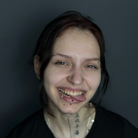 Multiple facial piercings with septum and lip accents, creating a bold alternative look with plenty of character. Each piece was positioned carefully to keep the result balanced, clean and expressive.